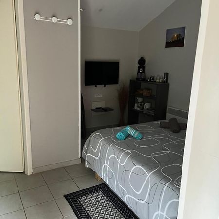 Le Velo Rouge Apartment La Douze Bagian luar foto